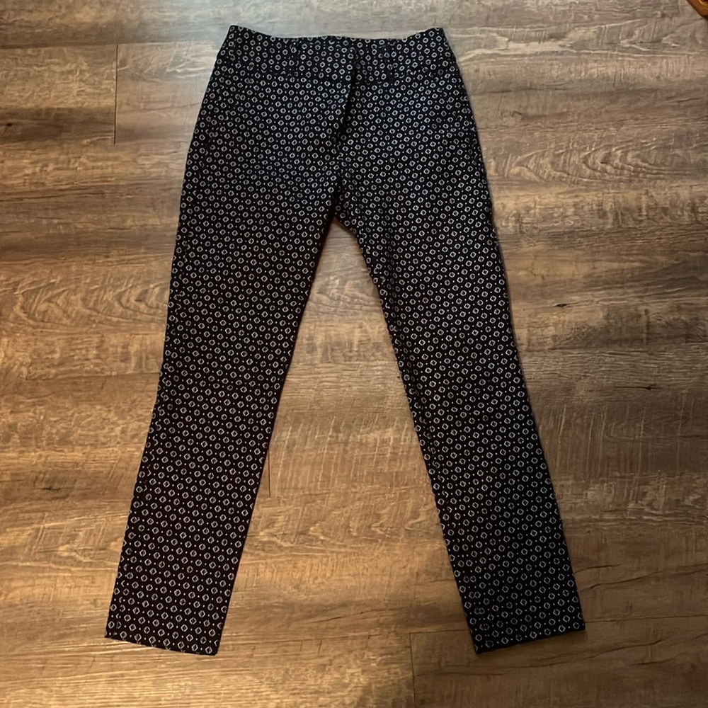 LOFT Navy Blue Printed Marissa Skinny Leg Ankle Pant. Size 2